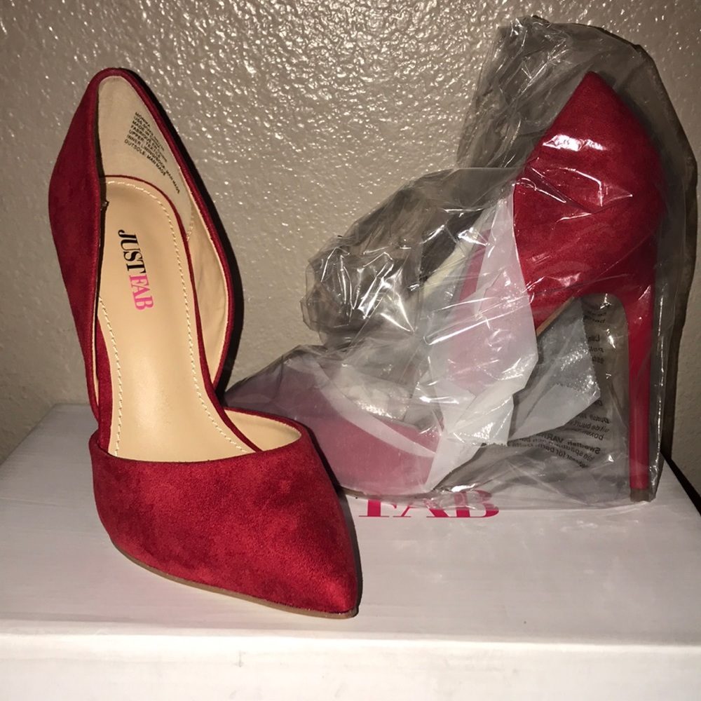 BRAND NEW IN BOX !! red stiletto heels